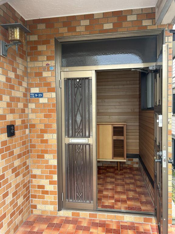 大倉山6丁目戸建の玄関写真