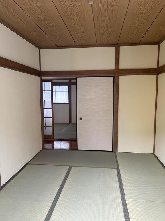 大倉山6丁目戸建の居間写真