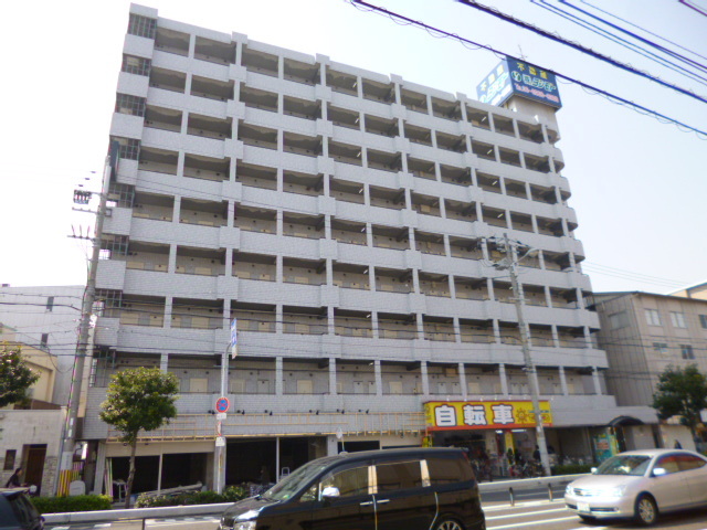 建物外観　ずっしりした外観です