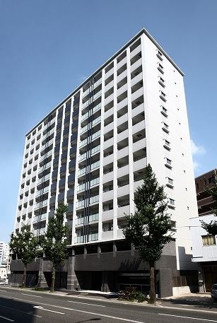 建物外観　大通り沿いのマンションです。