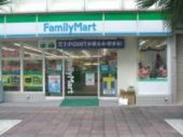 コンビニ　ファミリーマート阪急三国駅西店（コンビニ）まで144m