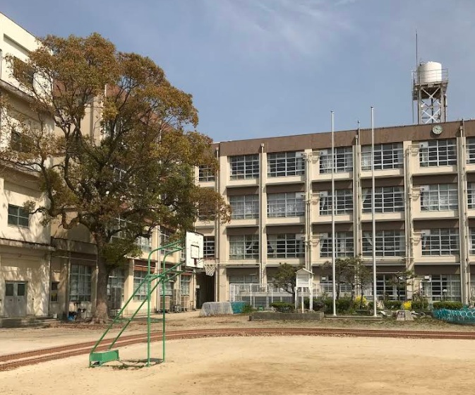 小学校　尼崎市立七松小学校（小学校）まで265m