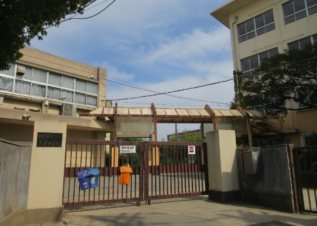 中学校　神戸市立玉津中学校（中学校）まで2142m