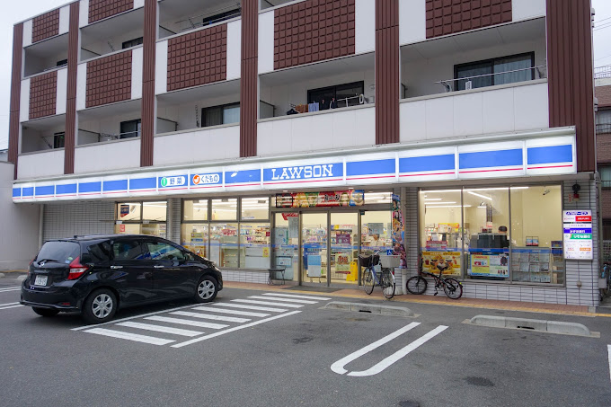 コンビニ　ローソン 玉川三丁目店（コンビニ）まで128m
