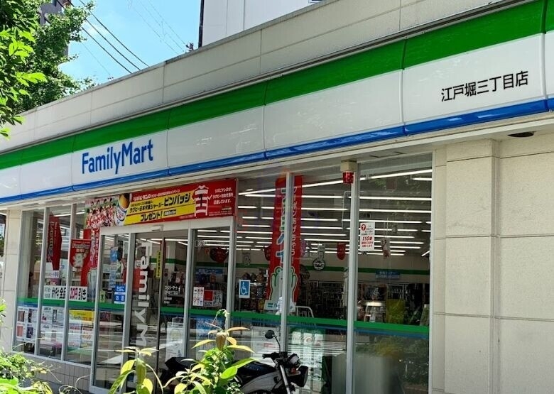 コンビニ　ファミリーマート江戸堀三丁目店（コンビニ）まで365m