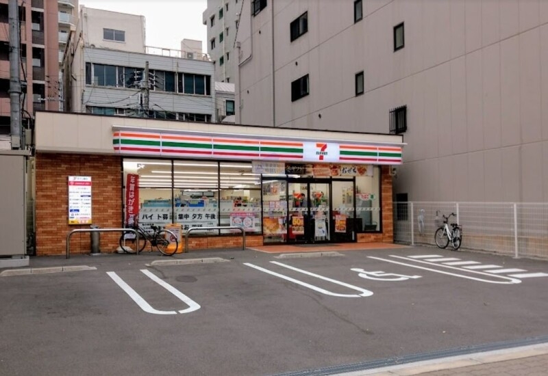 コンビニ　セブンイレブン大阪京町堀1丁目店（コンビニ）まで361m