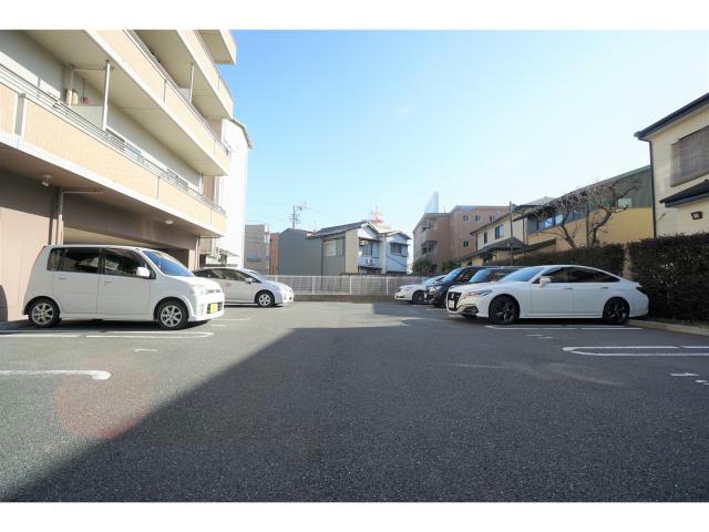 駐車場　駐車場