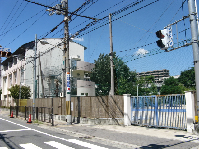 小学校　長堂小学校（小学校）まで185m