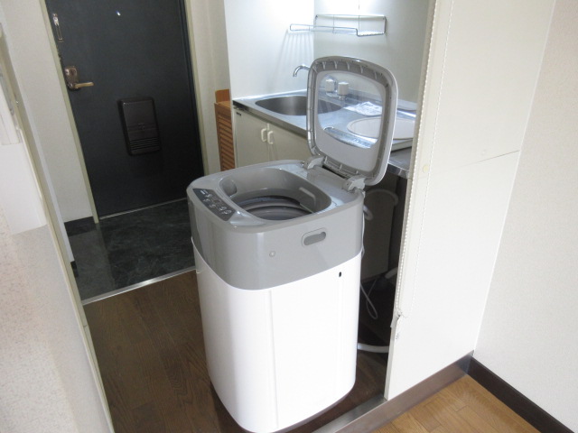 キッチン　洗濯機、同型タイプ