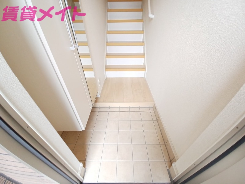 玄関　同型参考写真です