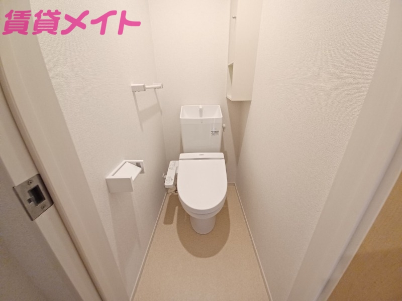 トイレ　同型参考写真です