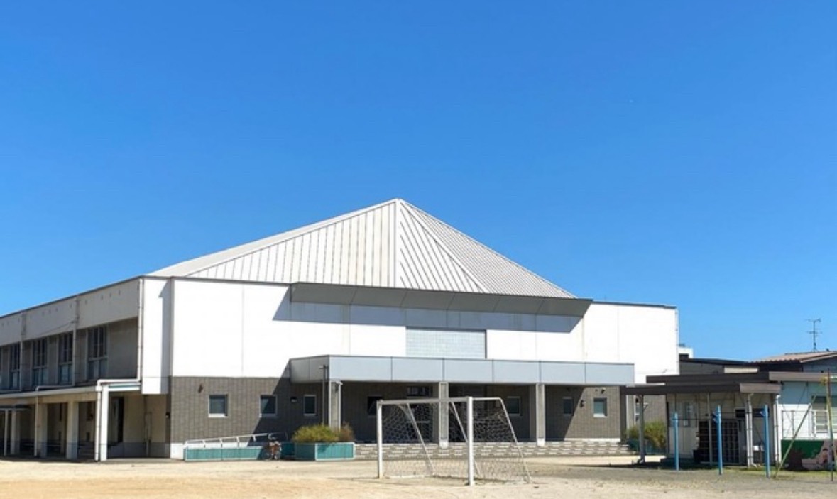 小学校　大分市立日岡小学校（小学校）まで493m