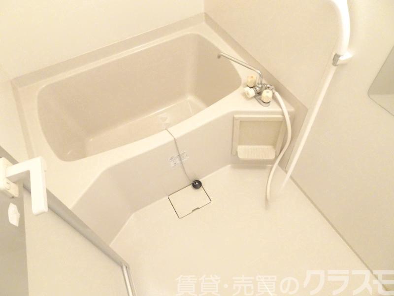 バス・シャワールーム　キレイにリフォームされています♪