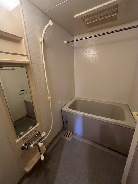 バス・シャワールーム　※同建物の別のお部屋の写真です。
