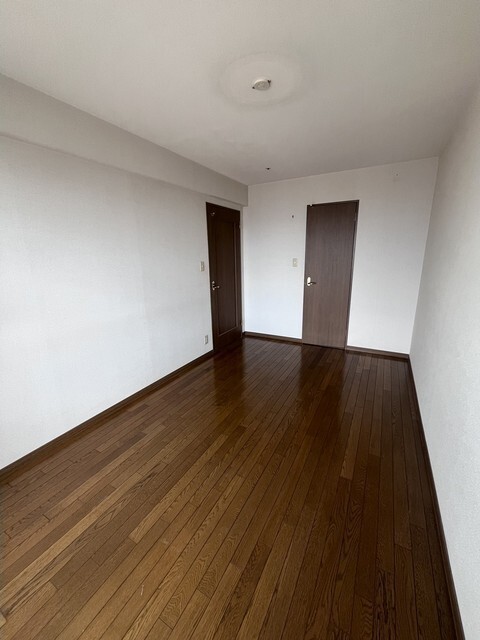 収納　※同建物の別のお部屋の写真です。
