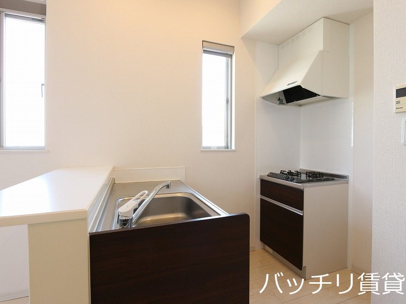 キッチン　同シリーズの別号室の画像。現況優先