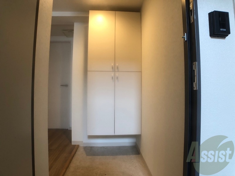 玄関　玄関の様子です。明るい印象ですね。気分もあがりそう。