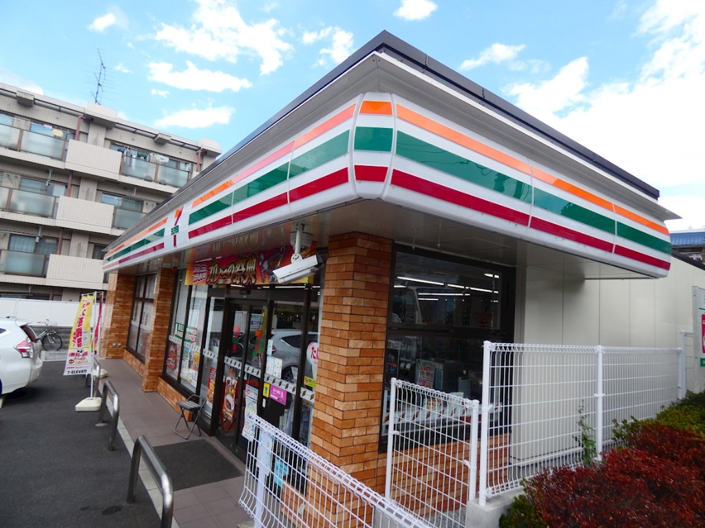 コンビニ　セブンイレブン 南浦和1丁目店（コンビニ）まで617m