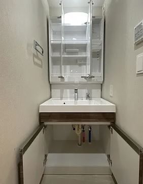 洗面設備　写真は同タイプ住居です。