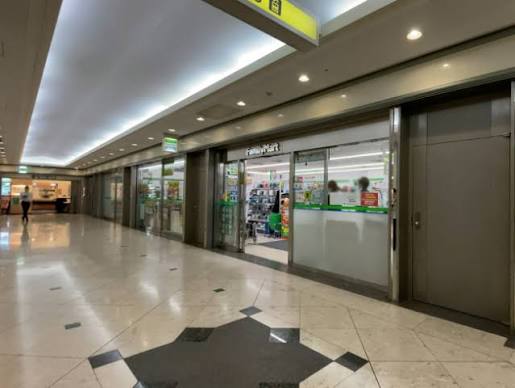 コンビニ　ファミリーマート赤坂パークビル店（コンビニ）まで277m