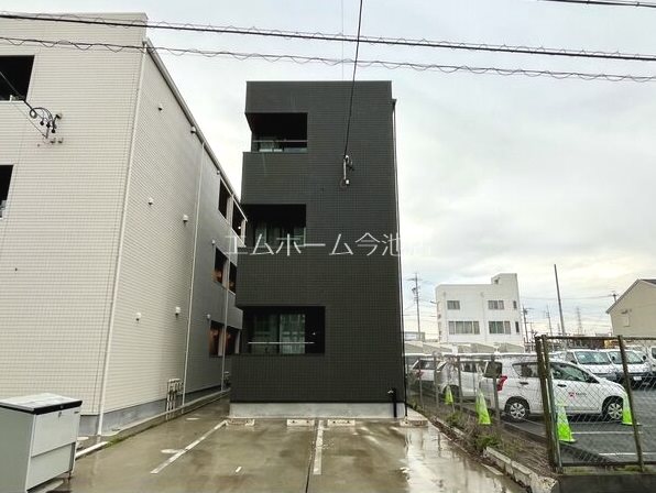 建物外観　外観　オートロック　TVモニターホン　宅配BOX完備