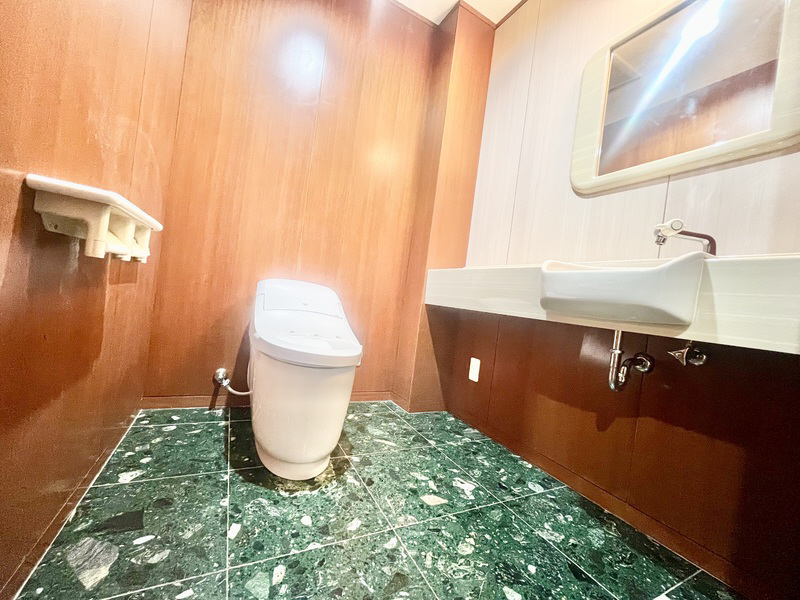 地下鉄烏丸線 鞍馬口駅 徒歩9分 3階建 築36年のトイレ写真