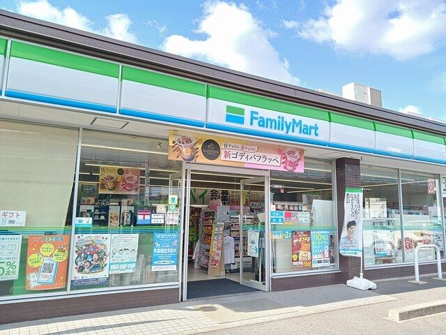 コンビニ　ファミリーマート　三ツ井店（コンビニ）まで260m