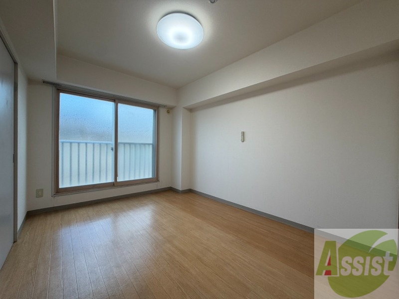 その他部屋・スペース　こちらのお部屋は光が差し込む、温かみのあるお部屋です。