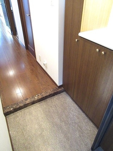 玄関　便利なカウンター型シューズボックス♪