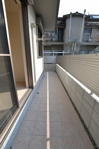 バルコニー　同施工業者、別物件、類似間取りのイメージ写真です