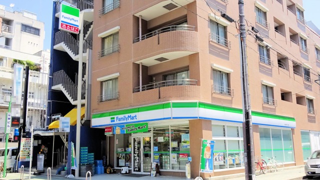 コンビニ　ファミリーマート 名古屋栄五丁目店（コンビニ）まで213m