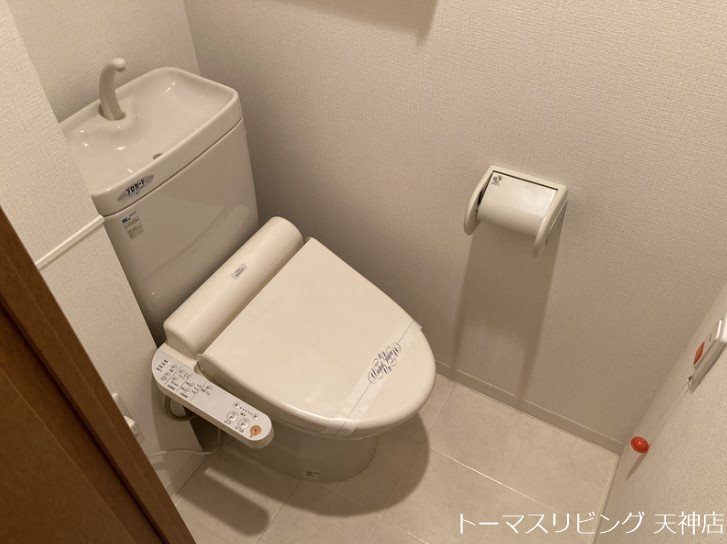 トイレ　リノベーション前のお写真です。