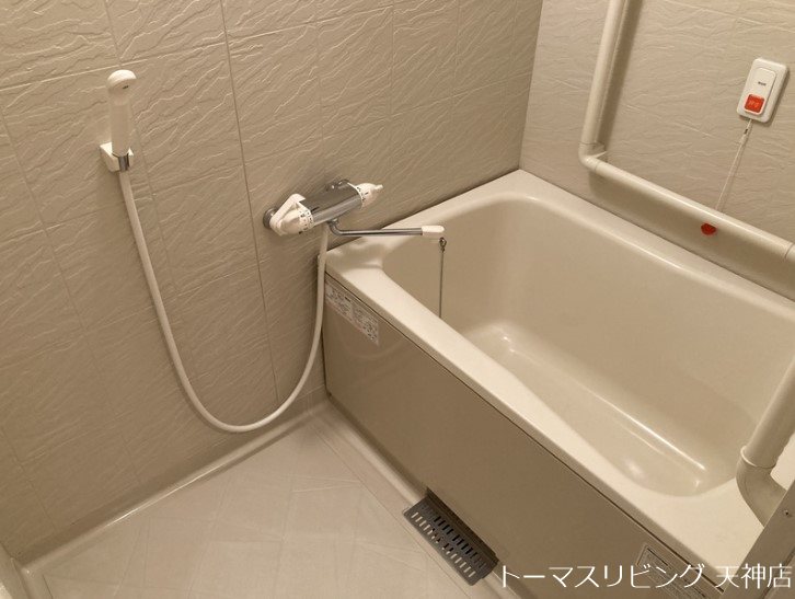 バス・シャワールーム　リノベーション前のお写真です。
