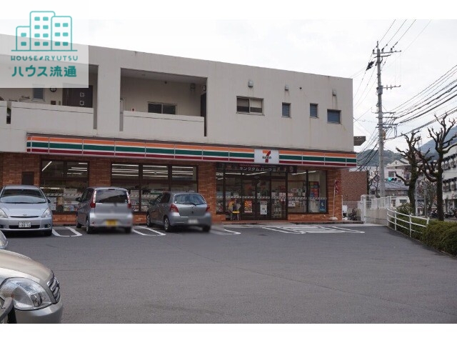 コンビニ　セブンイレブン長崎宝栄町店（コンビニ）まで82m
