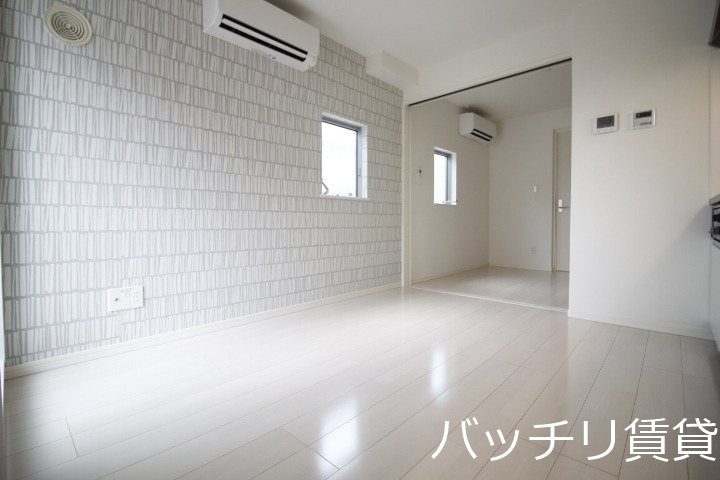 ゆとりーとライン 金屋駅 徒歩6分 3階建 築2年の居間写真