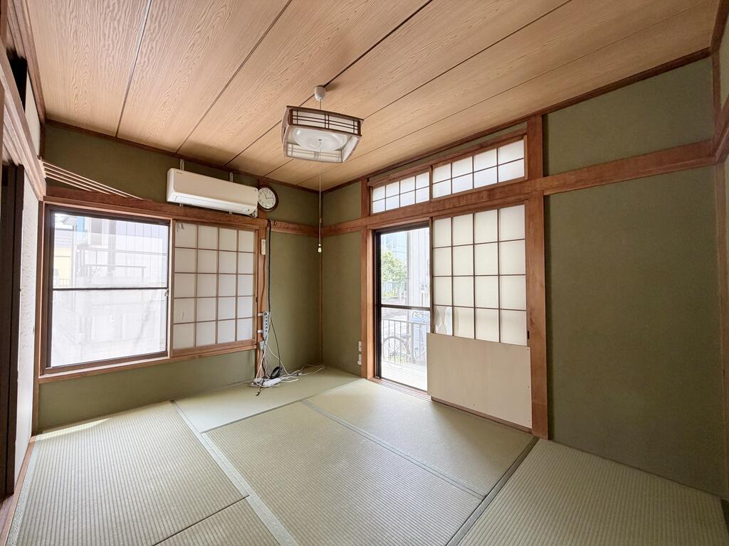 牛子戸建の居間写真
