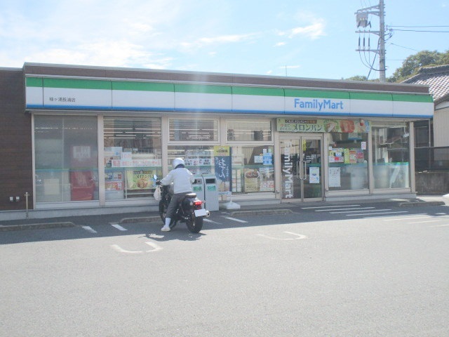 コンビニ　ファミリーマート袖ヶ浦長浦店（コンビニ）まで355m