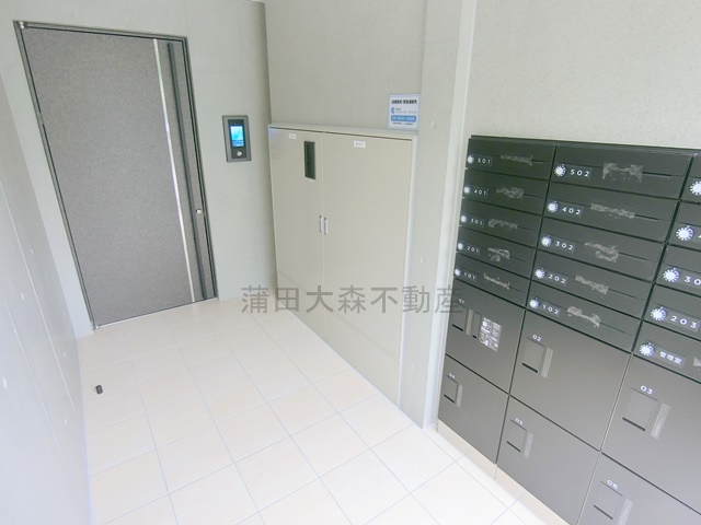 エントランス　防犯カメラTVモニター付オートロック宅配BOXメールBOX
