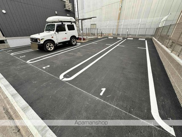 駐車場　駐車場
