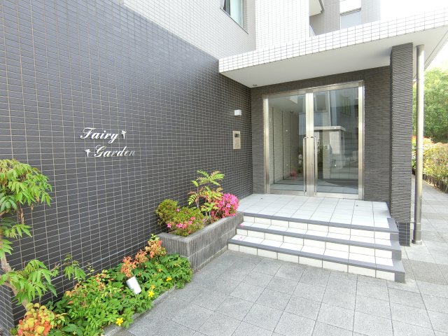 エントランス　詳細は、RISUMO江坂本店までお問合せください♪