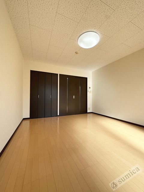 アンプルールクラージュ エトッフの居間写真
