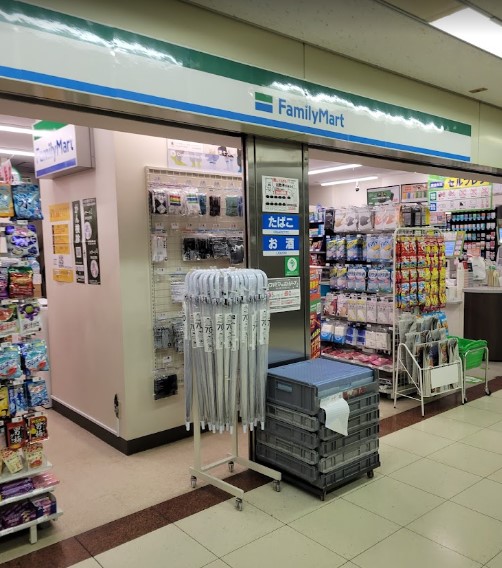 コンビニ　ファミリーマート 名古屋国際センター店（コンビニ）まで253m
