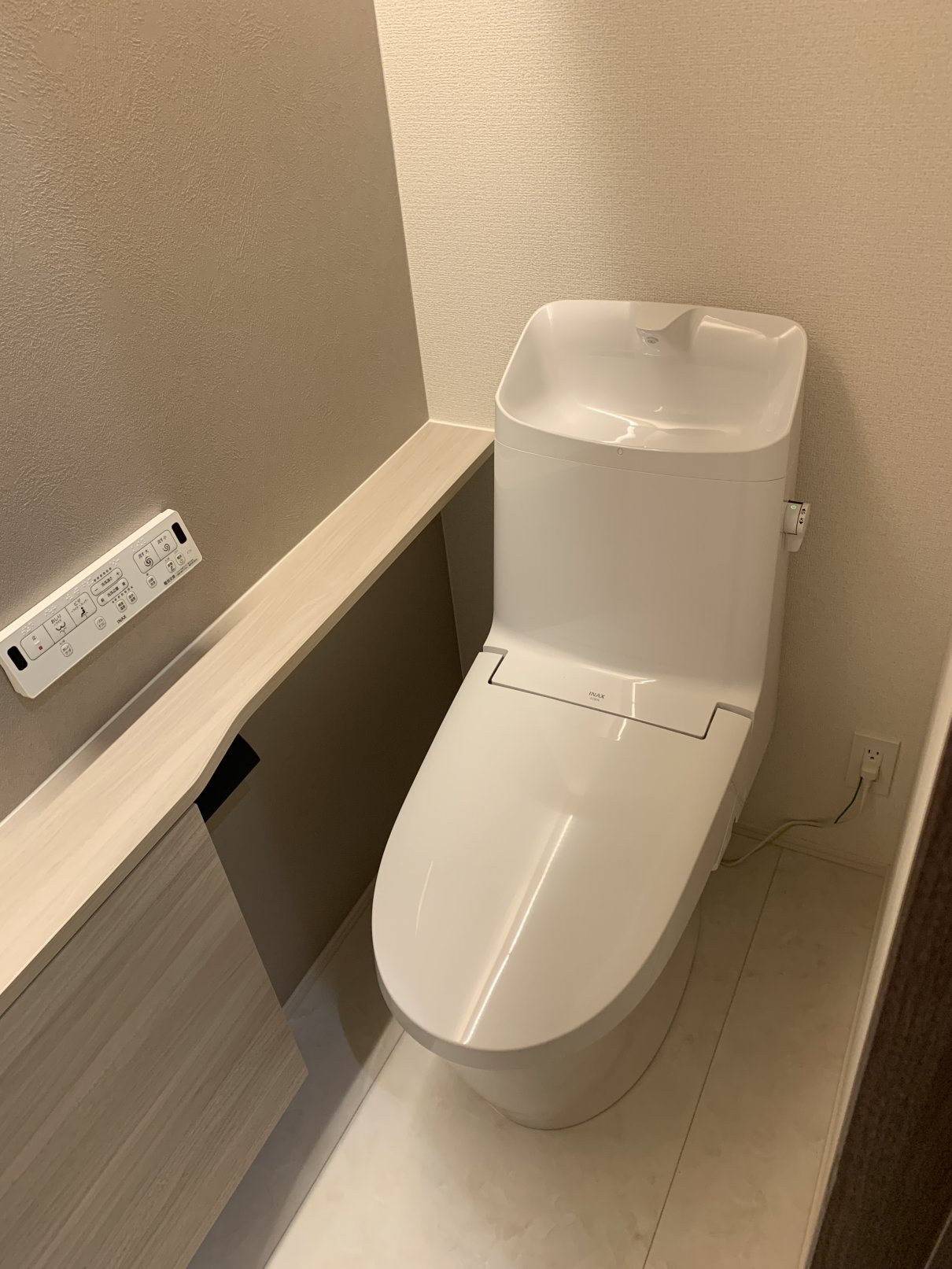 トイレ　温水洗浄便座付トイレ
