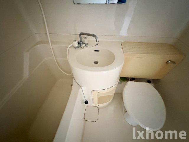バス・シャワールーム　コンパクトで使いやすいお風呂です