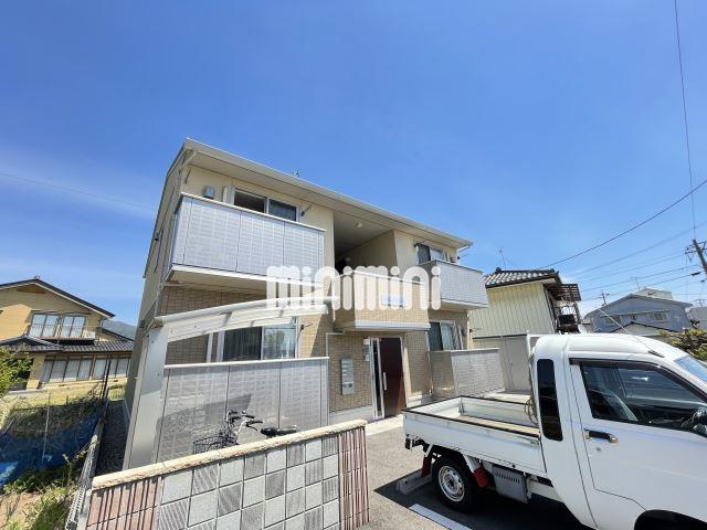建物外観　南側駐車場につき日当たり良好
