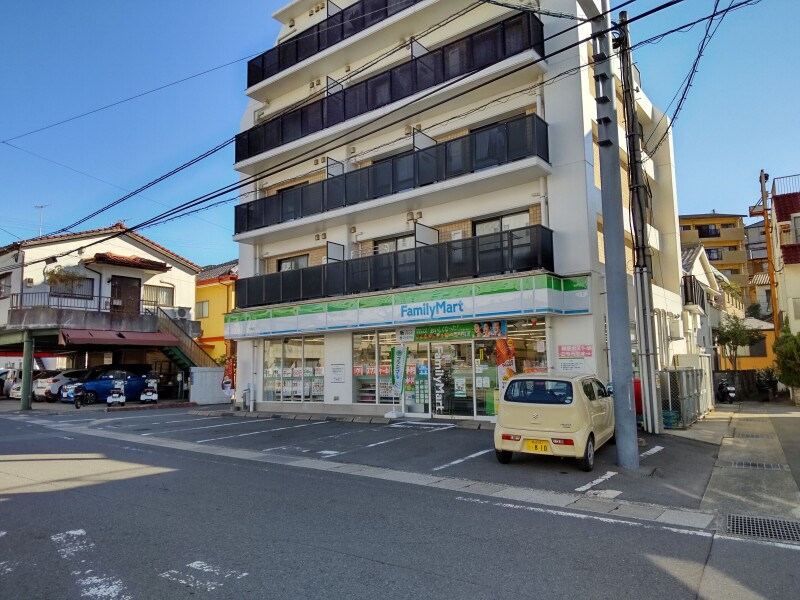 コンビニ　ファミリーマート片淵店（コンビニ）まで121m