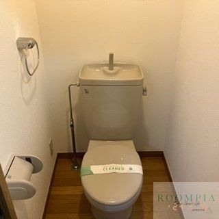 京急本線 大森町駅 徒歩2分 7階建 築29年のトイレ写真