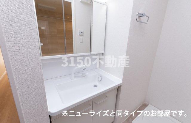 洗面設備　使いやすい洗面所です