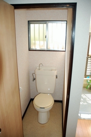 トイレ　窓あり
