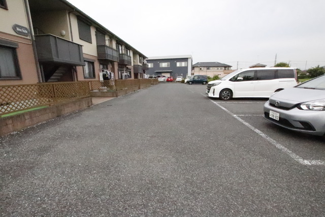 駐車場　敷地内駐車場あり（要空き確認・要契約）